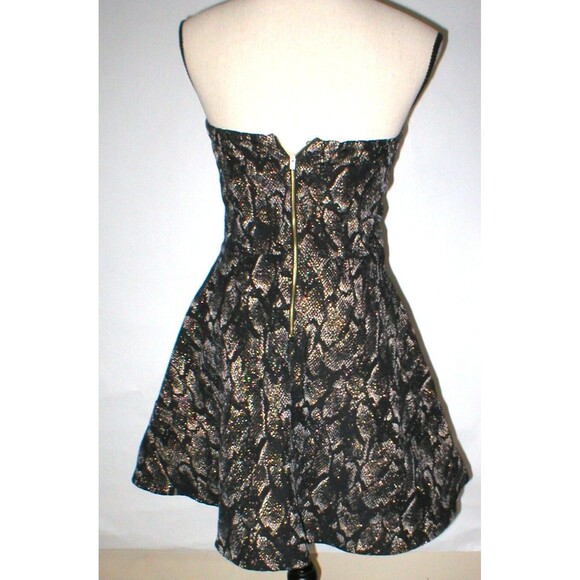New Express $118 Womens Strapless Metallic Gold Black Snake Fit Flare Dress 8 - Picture 4 of 12